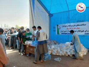 توزیع روزانهٔ غذای گرم و آب آشامیدنی برای عودتکنندگان توسط بنیاد خیریهٔ حبیبیار