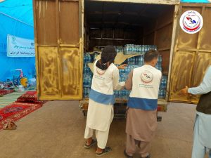 توزیع روزانهٔ غذای گرم و آب آشامیدنی برای عودتکنندگان توسط بنیاد خیریهٔ حبیبیار
