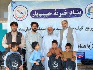 توزیع پنجهزار بستهٔ کیف و لوازمالتحریر برای دانشآموزان در ولایات هرات، نیمروز و فراه