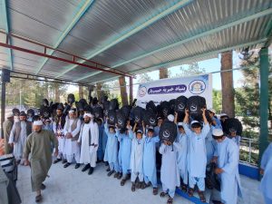 توزیع پنجهزار بستهٔ کیف و لوازمالتحریر برای دانشآموزان در ولایات هرات، نیمروز و فراه